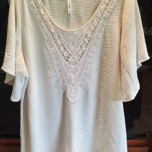 Stylish XXL Off-white Crochet- Applique Top